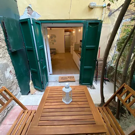 Il Cortile Tra I Portici Bolonia