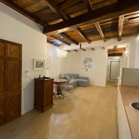 Il Cortile Tra I Portici * Bolonia